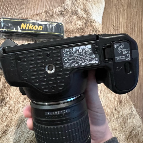 Nikon DSLR D5600 Camera with 18-55mm Lens , Camera Bag, Strap, Battery, Charger - Picture 6 of 10